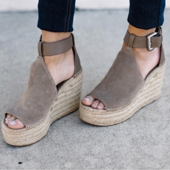 pink sandals victoria